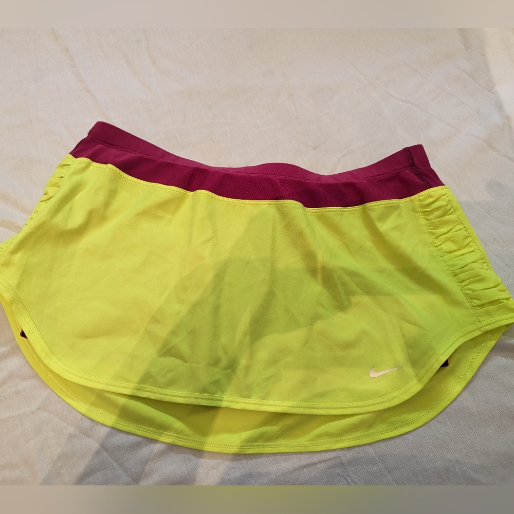 Ladies Nike yellow athletic running skort size large Euc neon yellow/ hot pink